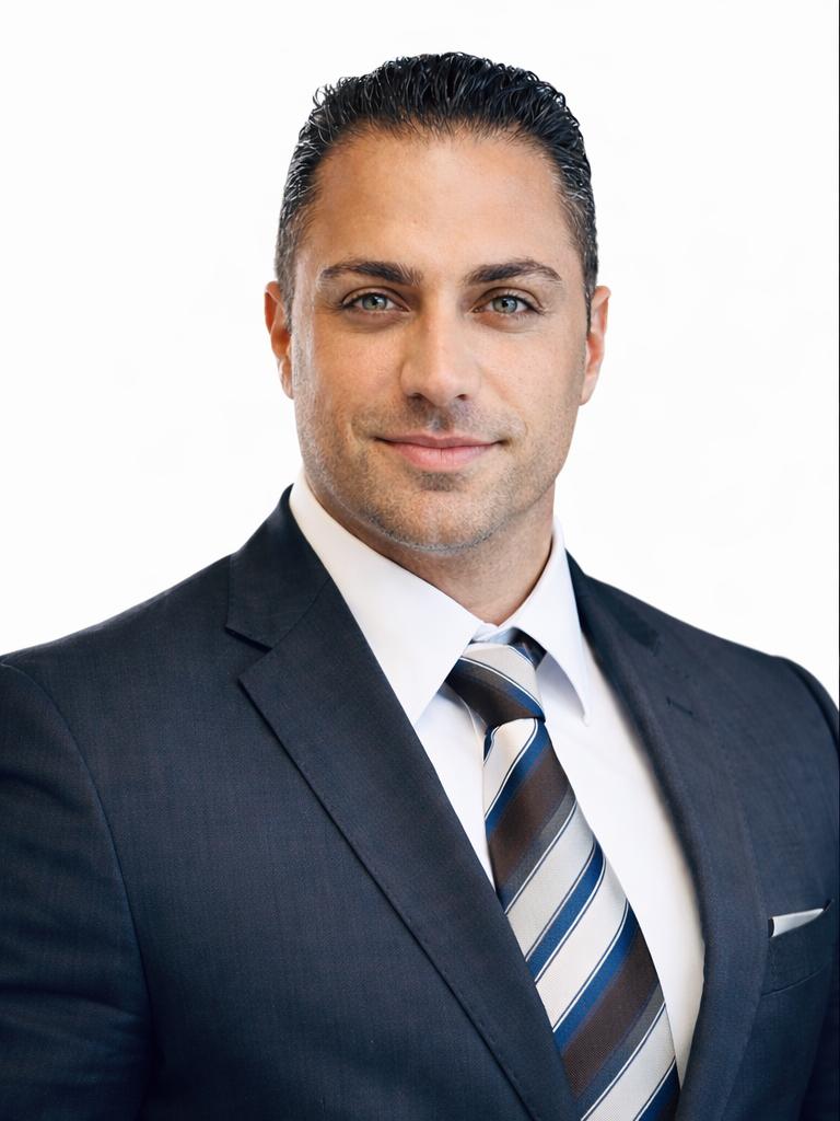 Portrait of Nima Amini, Founder & Managing Director